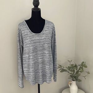 GAP Long Sleeve Top. Women’s Size Medium‎